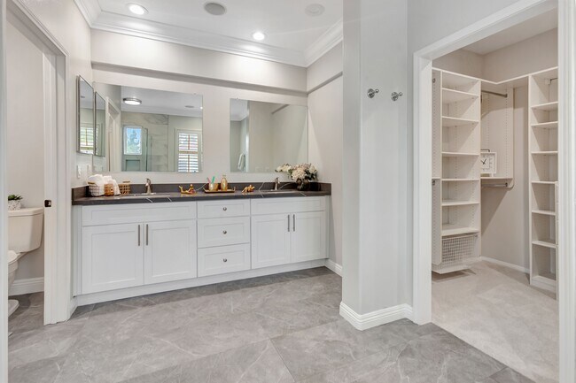 Building Photo - 132 Spring Valley