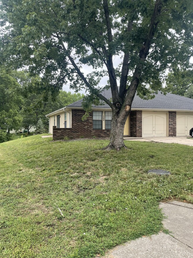 Primary Photo - 500 SE Lee Haven Dr