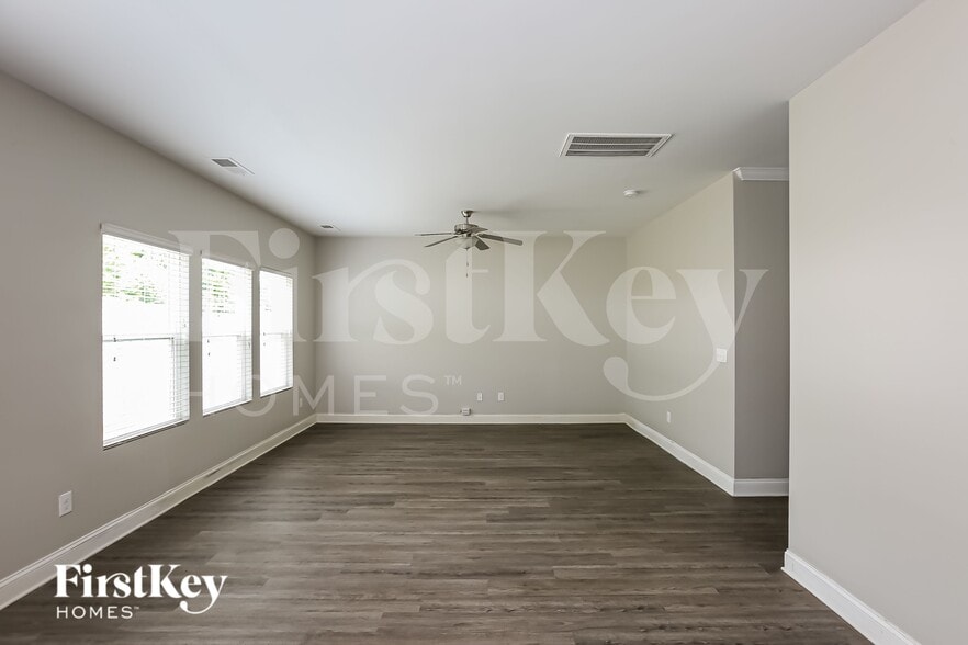 Building Photo - 9232 Evans Creek Ct