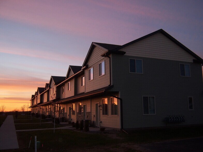 Building Photo - 2320 Peters Dr