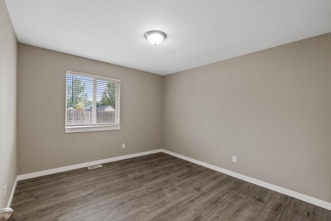Building Photo - Updated Single Level Home In Post Falls