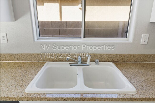 Building Photo - NW North Las Vegas!! Single Story!! No Carpet!! Low Maintenance Desert landscape front and back!!