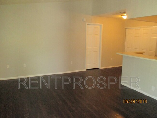 Building Photo - 3858 Bay Club Cir