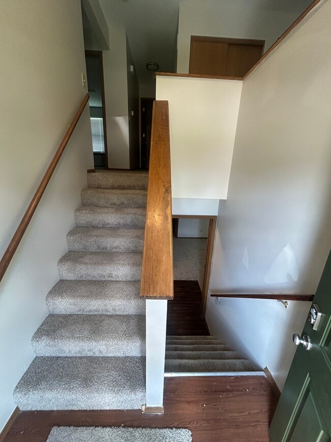 Building Photo - 555 Whitegate Dr