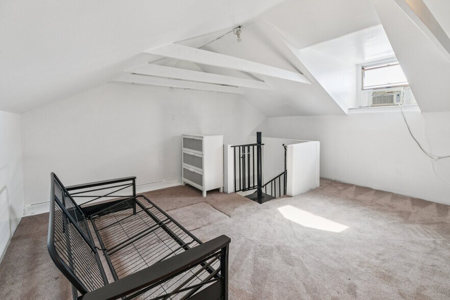 Building Photo - 3379 Frederick St