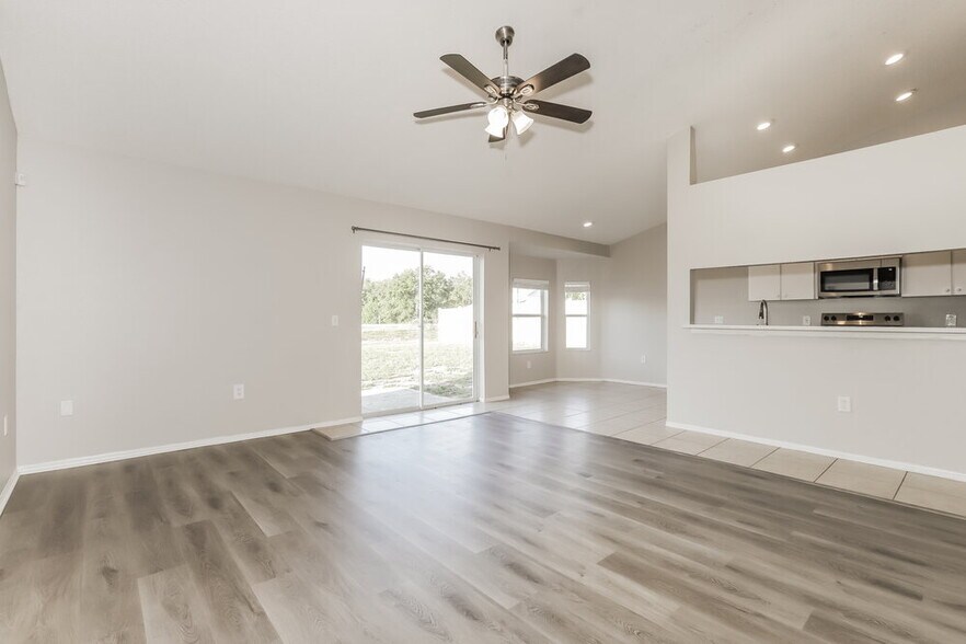 Building Photo - 2324 Sunset Point Dr