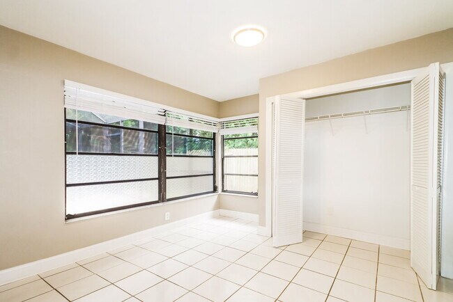 Building Photo - 5795 Hillside St