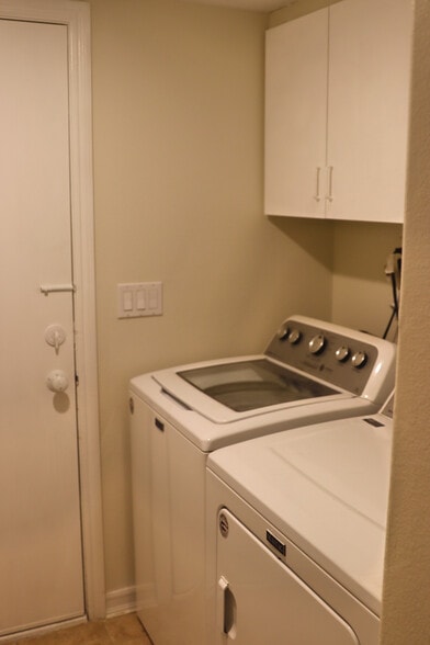 Laundry - 523 W Summerfield Cir