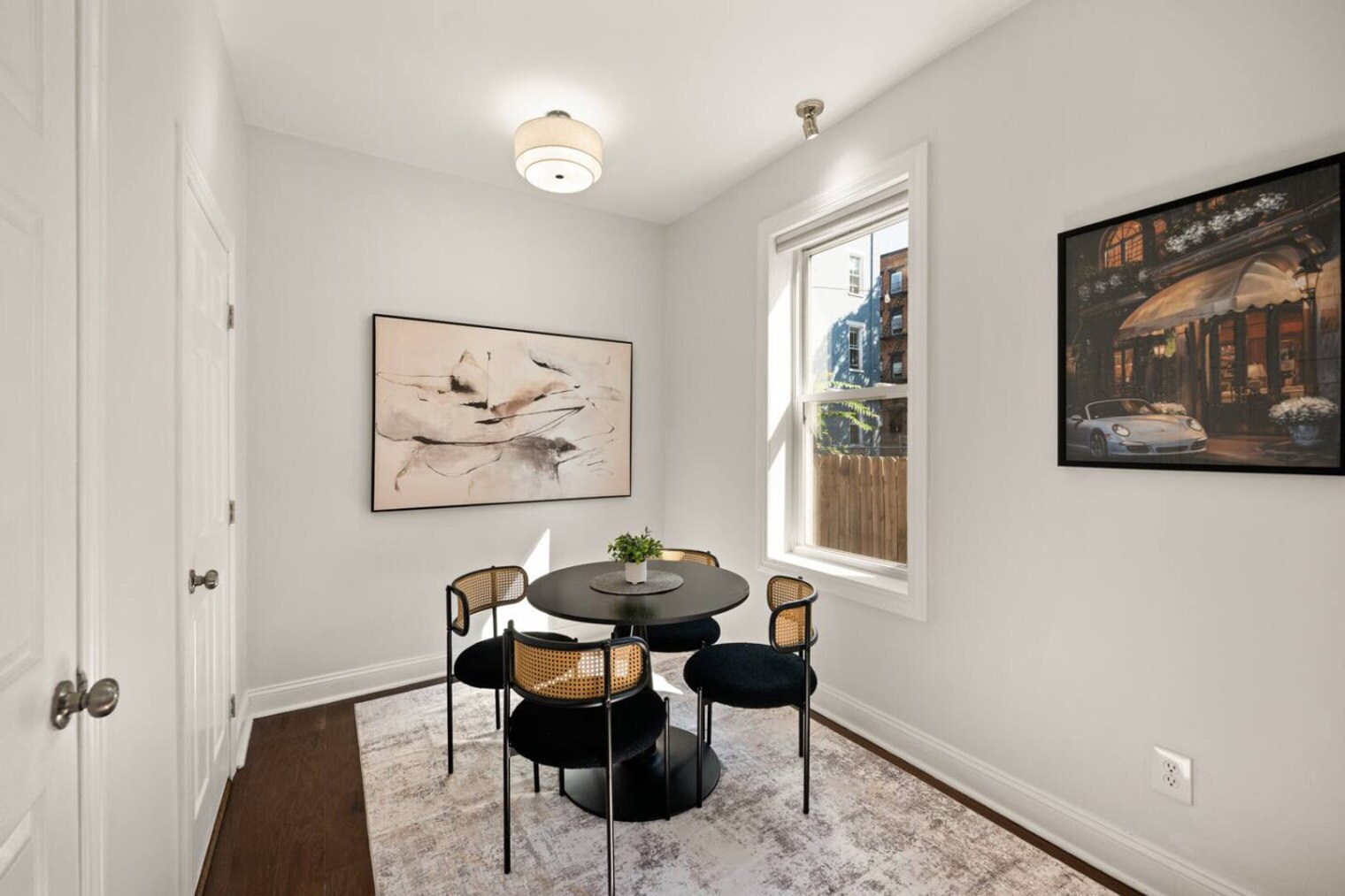 Building Photo - 516 E 12th St