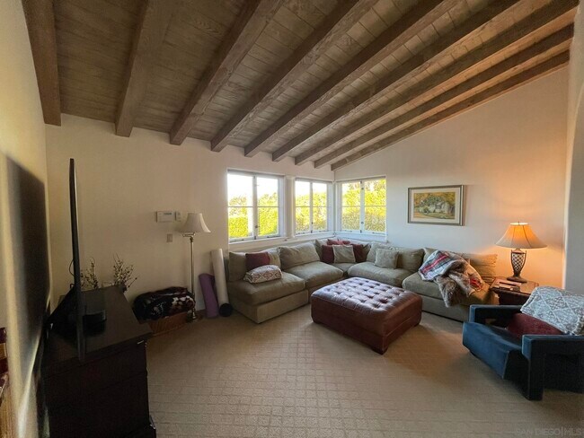 Building Photo - 6692 La Jolla Scenic S Dr