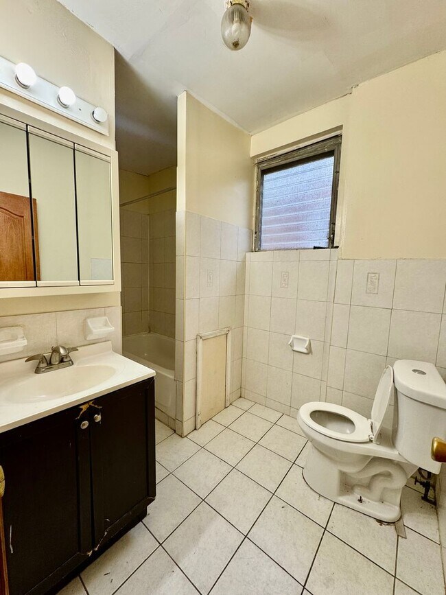 Building Photo - 220 S Millick St