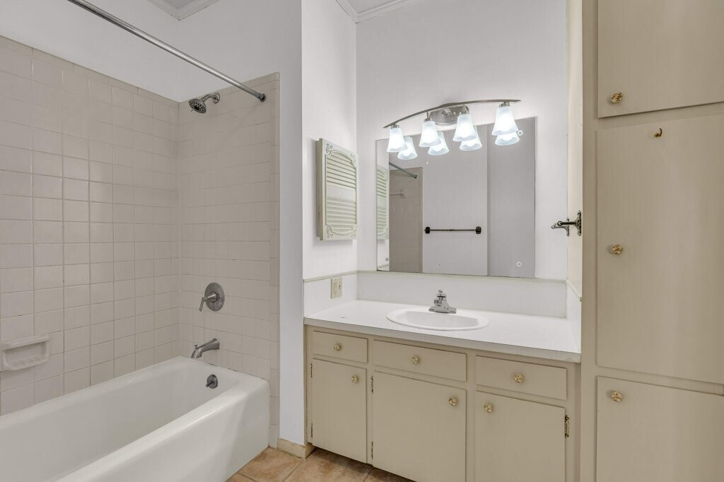 Building Photo - 1111 12th St N