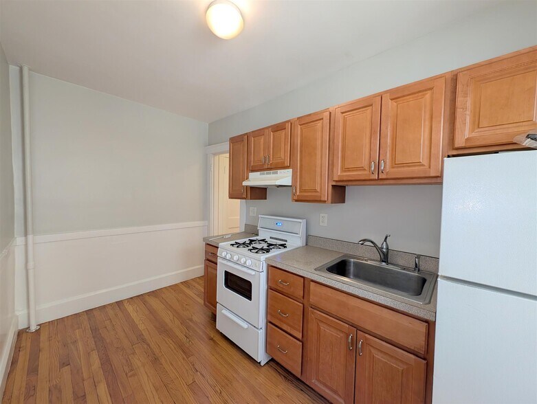 Building Photo - 145 Summer St