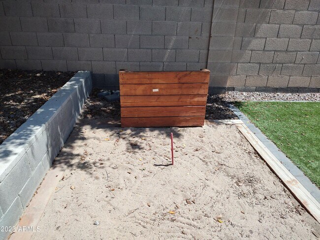 Building Photo - 7810 W Solano Dr N