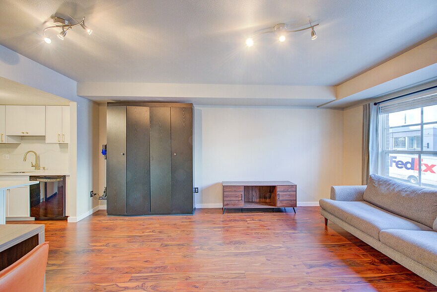 Building Photo - 1441 Central St