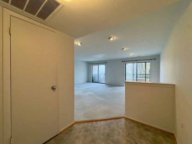 Building Photo - Spacious 2-Bedroom Condo in Owings Mills