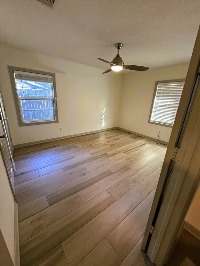 Building Photo - 5111 Maple St