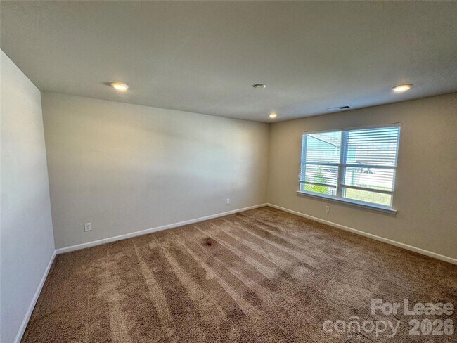 Building Photo - 2011 Weddington Pointe Dr