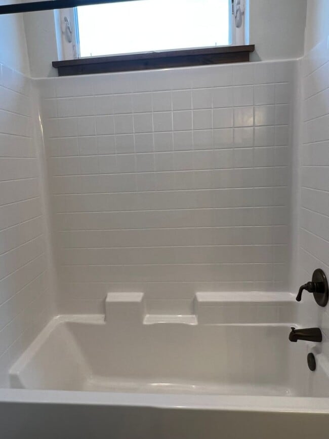 Building Photo - 3 Bedroom Townhome in Victor, ID