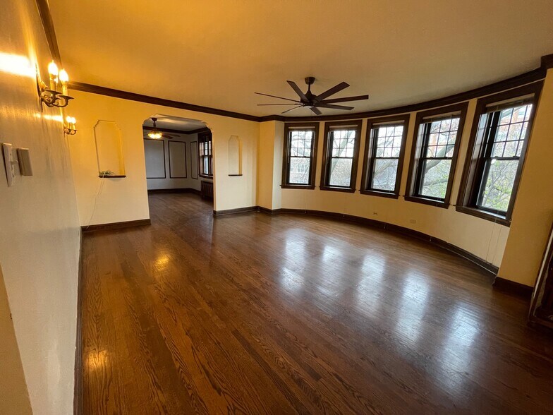 Building Photo - 4515 N Wolcott Ave