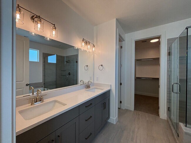 Building Photo - BRAND NEW 4 BEDROOM HOME OR RENT!