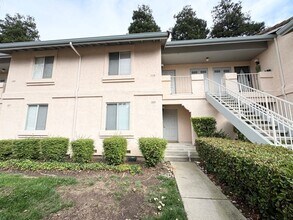 Building Photo - Perfect Shape Livermore Condo with many up...