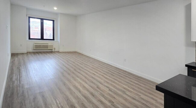 Building Photo - 211 Baldwin Ave