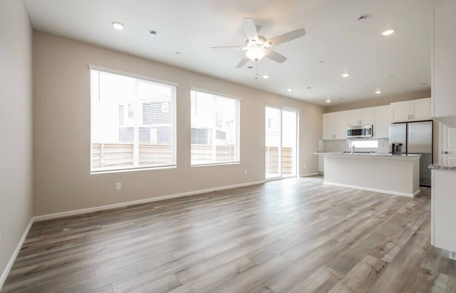 Building Photo - 10169 Scranton Ct