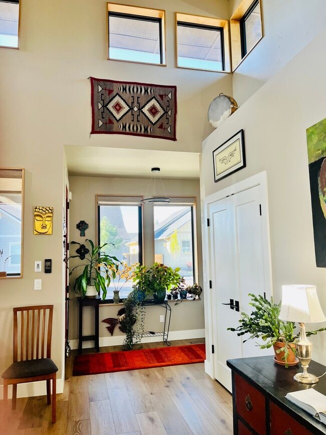 Building Photo - Stunning Prairie style 2bd/2bath + office in ClearPine!