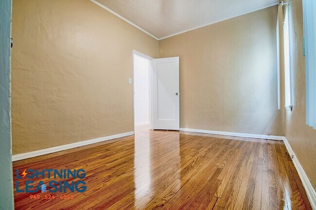 Building Photo - 6137 Saturn St