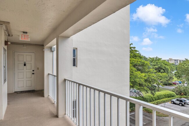 Building Photo - 3080 N Course Dr