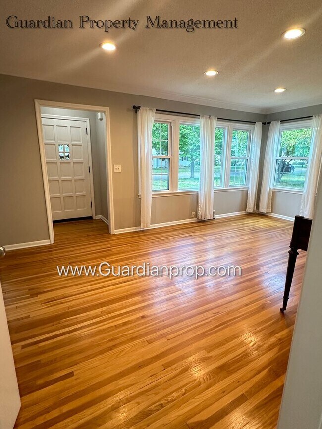 Building Photo - Richfield Single Family Home, Fenced Yard,...