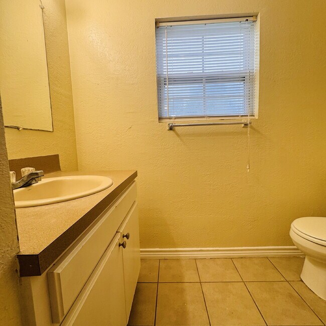 Building Photo - Now leasing this charming 2-Bedroom | 1-Bathroom Single-Family Home in Bridge City, TX