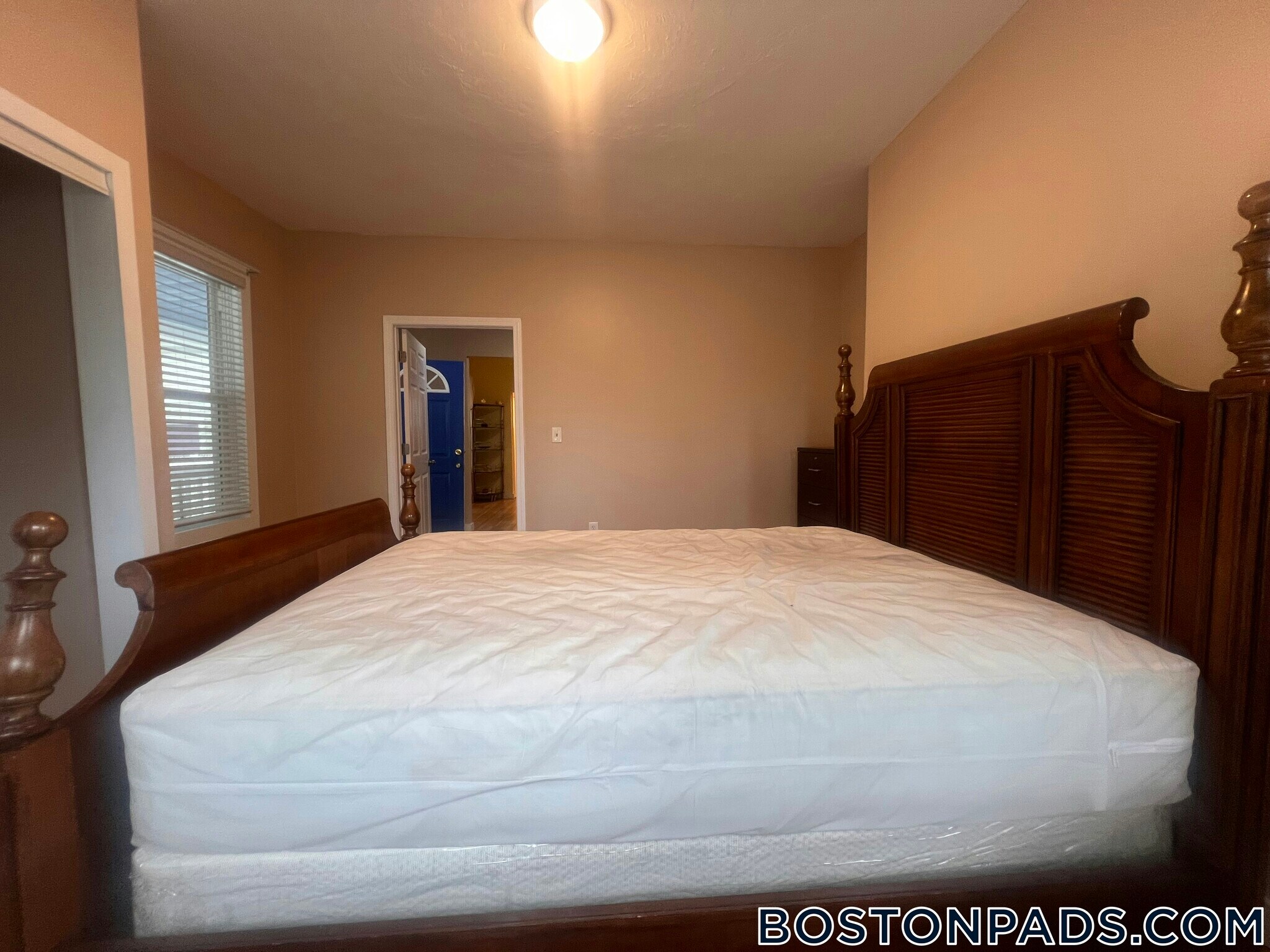 Building Photo - 816 River St