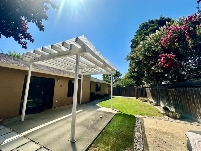 Building Photo - One story gorgeous home in the highly desi...
