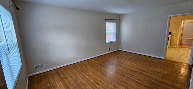 Building Photo - 121 McArthur Dr