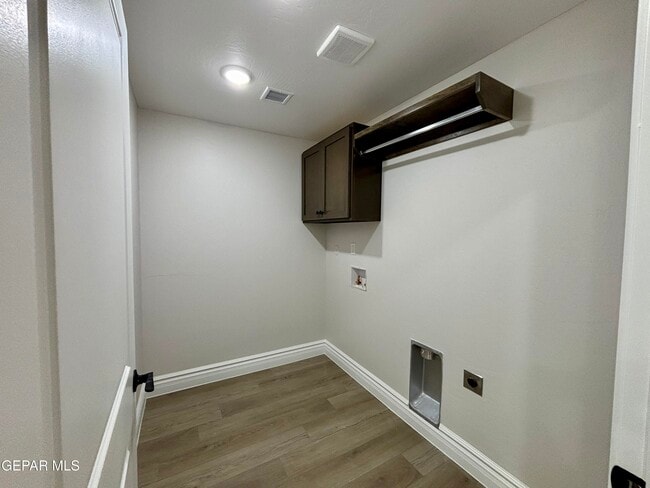 Building Photo - 2633 Dunoon Dr