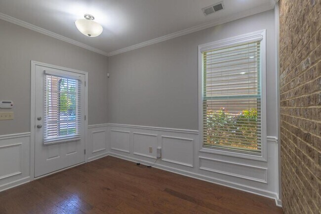 Building Photo - 5046 Apple Grove Rd NE