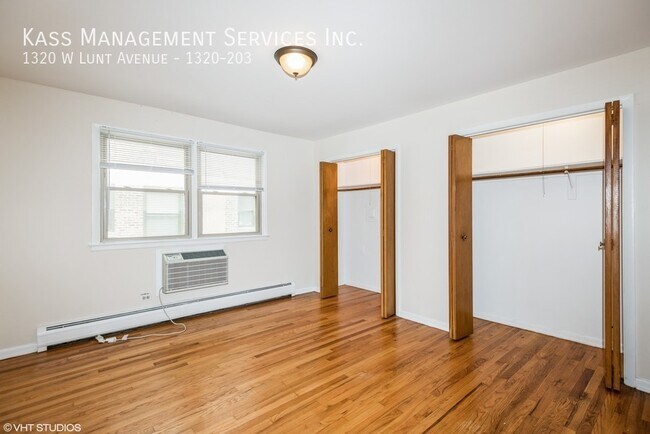 Building Photo - 1320 W Lunt Ave