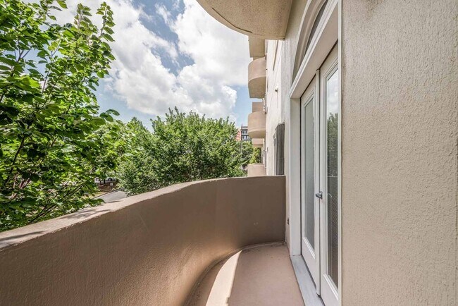 Building Photo - 2161 Peachtree Rd