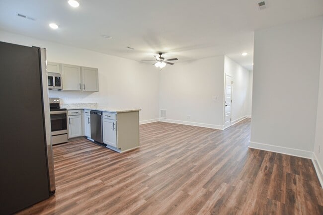 Building Photo - 106 Adkins St