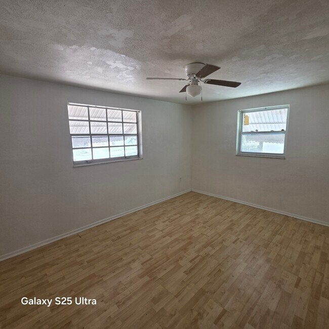 Building Photo - 3302 Bainbridge Dr