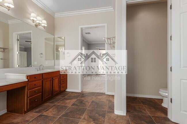 Building Photo - 7150 W Heritage Way