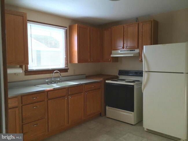 Building Photo - 3456 Fall Hill Ave