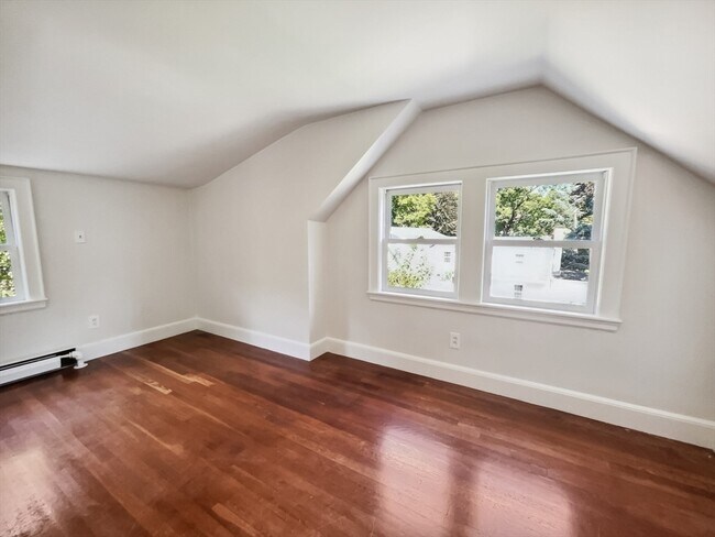 Building Photo - 312 Linden St