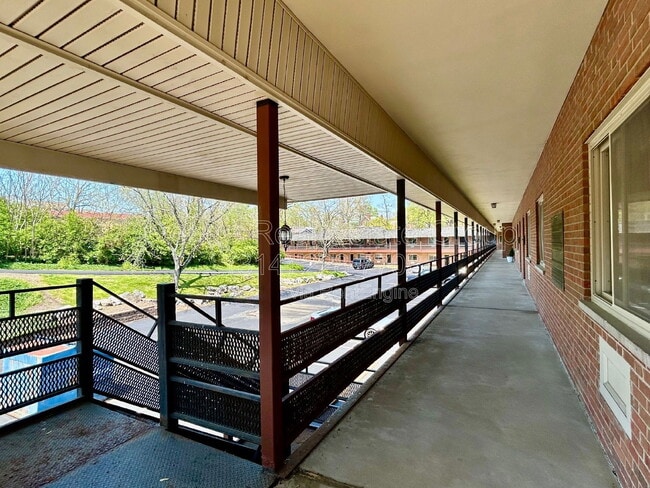 Building Photo - 129 E Lockwood Ave