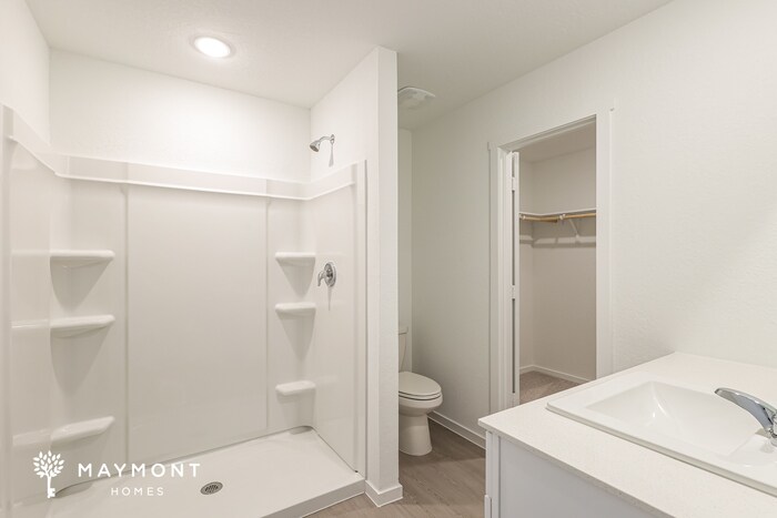 Building Photo - 2404 Shady Grv