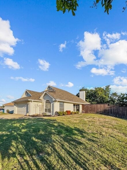 Primary Photo - 909 Plantation Dr