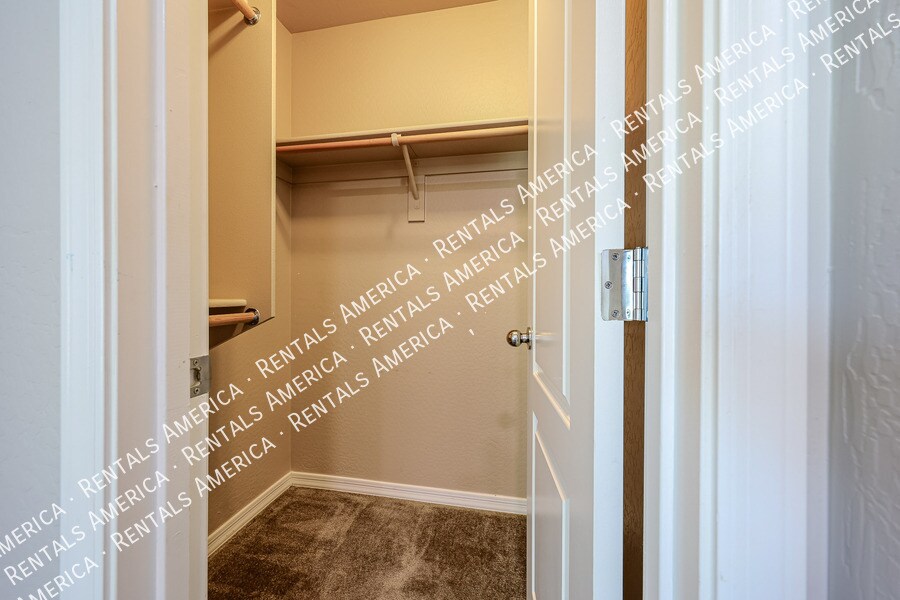 Building Photo - 886 S Brewer Dr