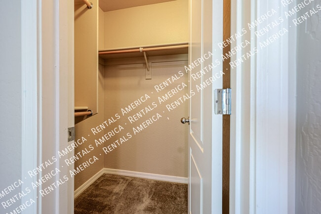 Building Photo - 886 S Brewer Dr